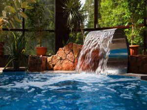 Cascata-para-piscina.-Fonte-Pinterest.jpg