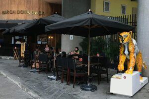 Fachada-ativa-Barzinhos-no-terreo-do-Copan-Sao-Paulo-sao-exemplos-de-uso-misto-das-edificacoes-Imagem-A-Vida-no-Centro-Reproducao.jpeg
