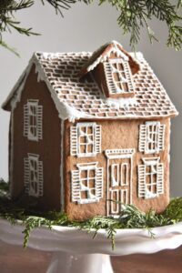 homemade-gingerbread-house-inspiration-cake-stand.jpg